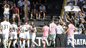 Público empurra equipa