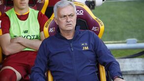 Mourinho esqueceu-se de papel no banco e ficou a saber-se a 'receita' que tinha para o Inter