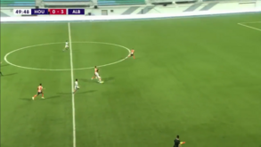 Um golaço vindo de Singapura? É raro, mas às vezes acontece...