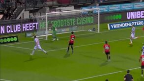 Jasper Cillessen sofre frango e acaba a dar cabeçadas... no poste