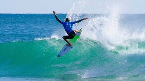 Frederico Morais entra a vencer em Snapper Rocks