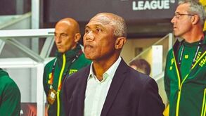 Nantes de João Victor anuncia saída de Antoine Kombouaré do comando técnico