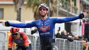 Kaden Groves vence 5.ª etapa do Giro, Leknessund segura camisola rosa e João Almeida mantém 4.º da geral