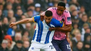 Yerry Mina sai do Everton: Da (séria) promessa à mãe até ao escândalo das apostas