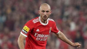 Aursnes continua a lateral