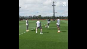 Luis Díaz e Fábio Carvalho com pormenores de luxo no treino do Liverpool