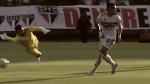 Luciano deu nas vistas no Brasileirão por marcar um golo... sem ver