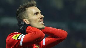Benfica deve renovar com Grimaldo? Dos 