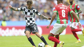 Bruno Lourenço recebe prémio para melhor golo do mês de abril na Liga Bwin