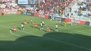 Gonçalo Ramos fez o terceiro do Benfica em Portimão após este trabalho individual