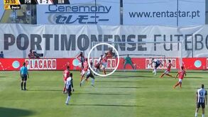 Portimonense pediu penálti por braço de Morato: Soares Dias e VAR mandaram jogar