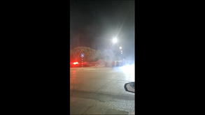 Três dezenas de adeptos recebem comitiva do Benfica à chegada ao Seixal