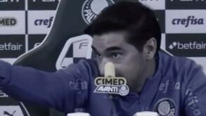 Abel Ferreira e a 'morte' do microfone 'com três facadas': «Toda a gente disse 'tem de ser extraditado'»