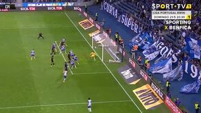 O autogolo de Evanilson que colocou o Casa Pia a vencer o FC Porto no Dragão