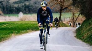 Sven Erik Bystrom tem Covid mas continua em prova no Giro