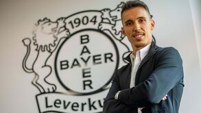 «Bayer Leverkusen cometeu um erro muito grande ao anunciar Grimaldo agora»