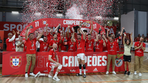 «Já só faltam dois para nos apanharem»: Técnico Lisboa ironiza ao dar parabéns ao Benfica