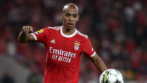 João Mário: Campeão pelo leão veste de vermelho