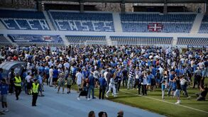 Belenenses multado por invasão de campo dos adeptos: relatório do árbitro não viu problemas 