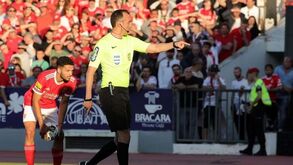 João Pinheiro vai estrear-se a arbitrar dérbis entre Sporting e Benfica