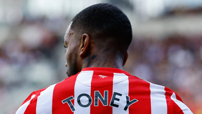 Ivan Toney suspenso por oito meses por envolvimento em apostas desportivas