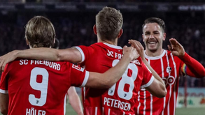 Friburgo regressa aos triunfos e continua a sonhar com acesso direto à 'Champions'