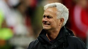 Adeptos da Roma loucos com Mourinho: 15 mil bilhetes para a final da Liga Europa esgotados... numa hora