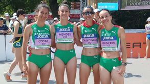 Ana Cabecinha (a segunda a contar da direita)