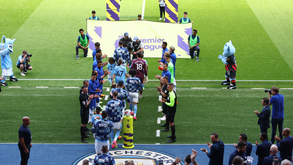 Chelsea faz guarda de honra ao campeão Manchester City
