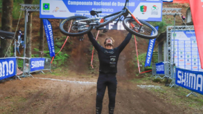 Irmãos Gonçalo Bandeira e Margarida Bandeira campeões nacionais de downhill