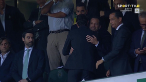 O abraço entre Frederico Varandas e Rui Costa minutos antes do Sporting-Benfica