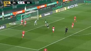 O golo de Trincão que colocou o Sporting a vencer o Benfica: excelente passe de Nuno Santos e mau corte de António Silva