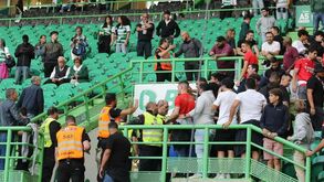 Confusão entre adeptos nas bancadas de Alvalade