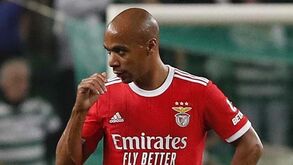 O peso dos assobios no eclipse de João Mário: «O que o treinador fez foi excelente, protegeu um dos seus»