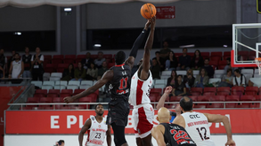Benfica-Ovarense, 91-79 (a.p.): Dupla guia águias
