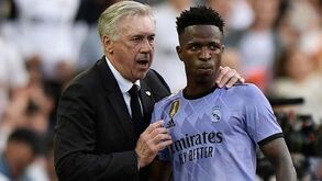 Ancelotti 'segura' Vinícius Junior em Espanha: «Ele ama o futebol e o Real Madrid»