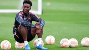 Daqui não sai e daqui ninguém o tira: Talentoso Bukayo Saka renova pelo Arsenal