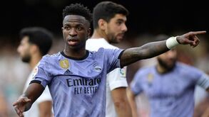 Valencia punido com o encerramento parcial da bancada por insultos a Vinícius