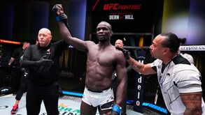 Com 7 dólares na conta e a dormir no sofá do ginásio: a história de superação de Themba Gorimbo no UFC