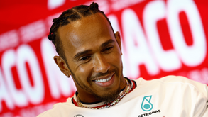 Hamilton diz que renovação com Mercedes deverá ficar fechada 