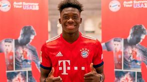 Sem mãos a medir: Alphonso Davies empresta voz ao Homem-Aranha e aproxima-se do Real