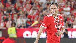 Filho de Roger Schmidt: «O meu pai diz que quer deixar o símbolo do Benfica com quatro estrelas»