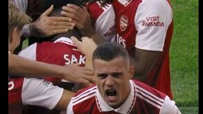 «Isto é união»: Arsenal perde o campeonato e emociona adeptos com estas imagens