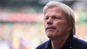 Presidente do Bayern explica demissões e aponta a Oliver Kahn: «Estava muito emocional»