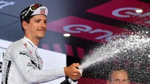 Pódio histórico e prémio monetário chorudo: quanto ganhou João Almeida no Giro