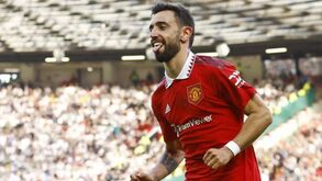Ferdinand diz que qualquer avançado sonha jogar com Bruno Fernandes: «Se fosse um 9 estaria a salivar»