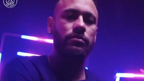 PSG apresenta camisola para 2023/24 com Messi e Neymar na campanha