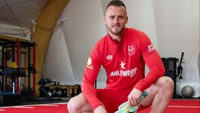 Brentford contrata Mark Flekken ao Friburgo