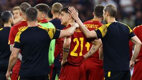 A desolação dos jogadores da Roma após perderem final da Liga Europa nos penáltis