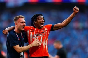 Luton Town garante subida à Premier League - Inglaterra - Jornal Record